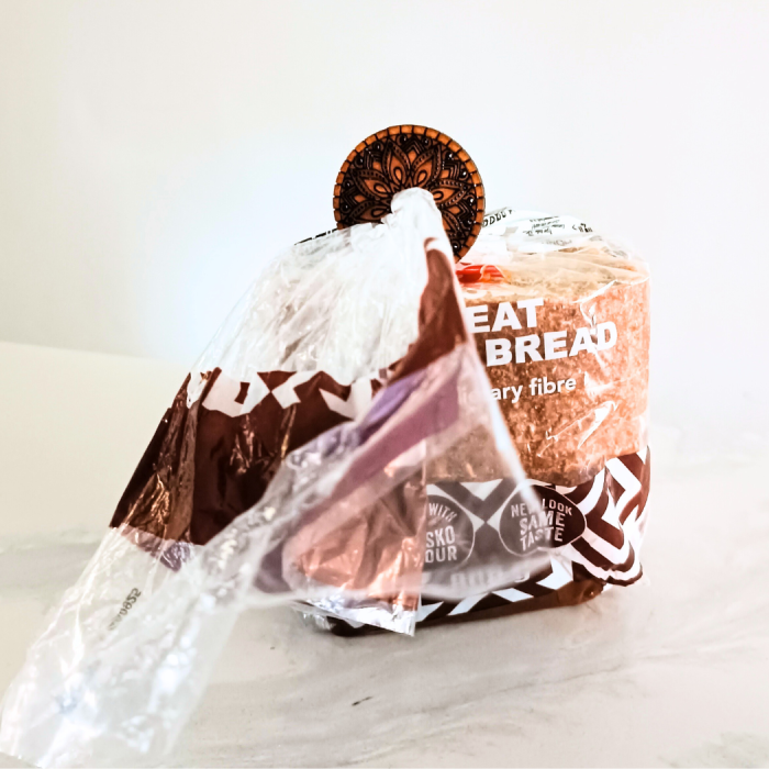 iV's Gourmet Bread clip and magnet