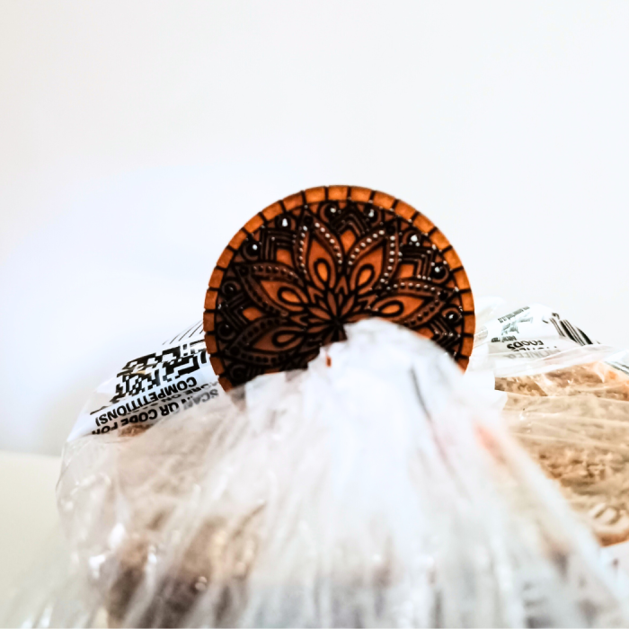 iV's Gourmet Bread clip and magnet